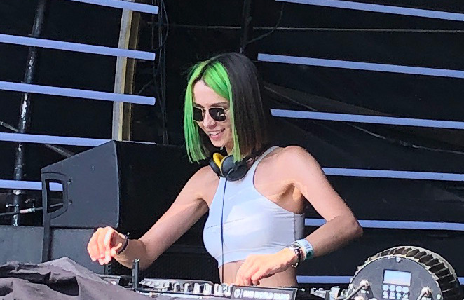 Miss_monique_tomorrowland2022_droite_(cropped)